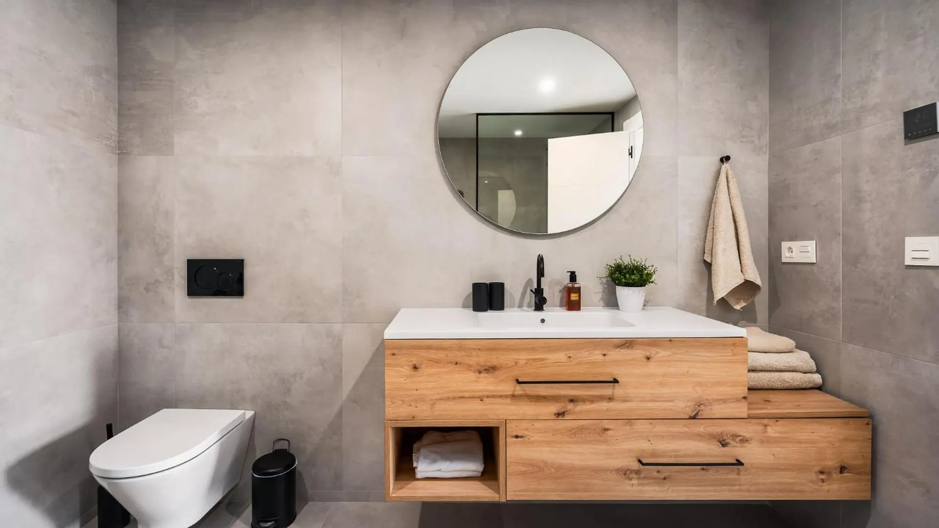 Lomas De La Quinta Modern Luxury Apartment Views Benahavis