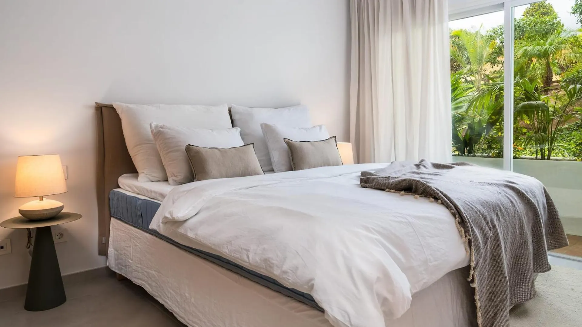 Lomas De La Quinta Modern Luxury Apartment Views Benahavis