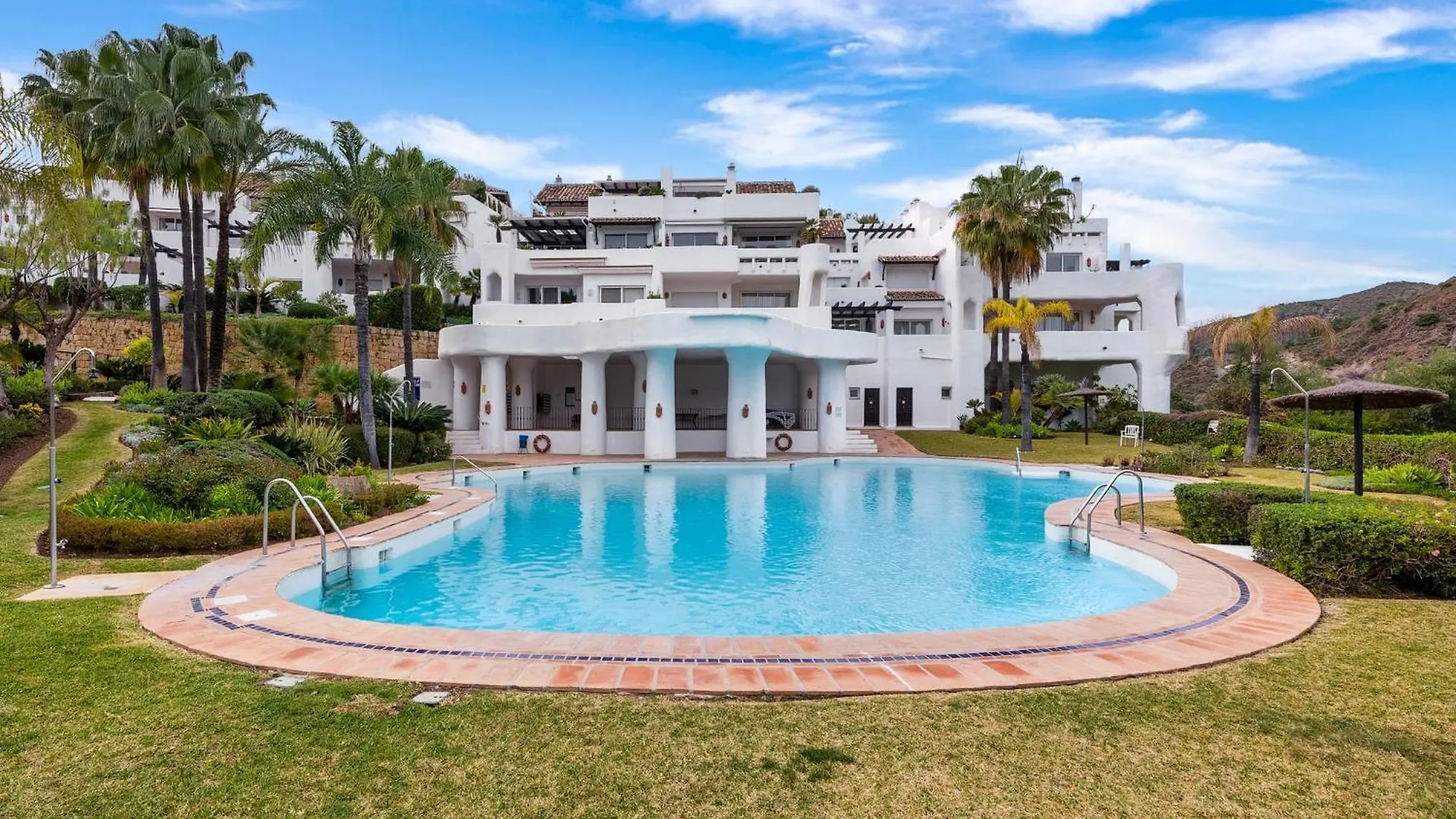 Lomas De La Quinta Modern Luxury Apartment Views Benahavis Spain