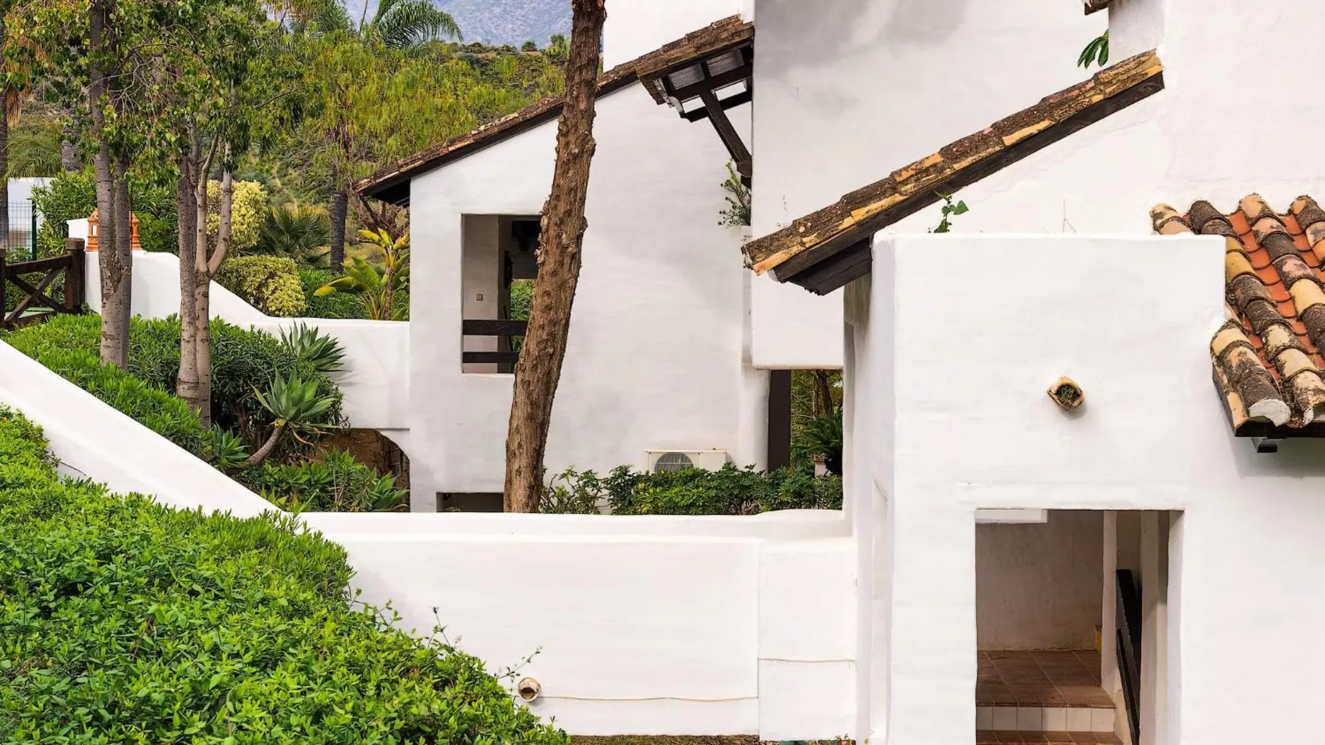 Lomas De La Quinta Modern Luxury Apartment Views Benahavis